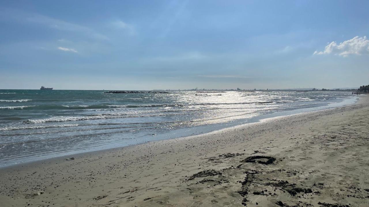 Beachfront Villa - Dasaki Ларнака Екстериор снимка