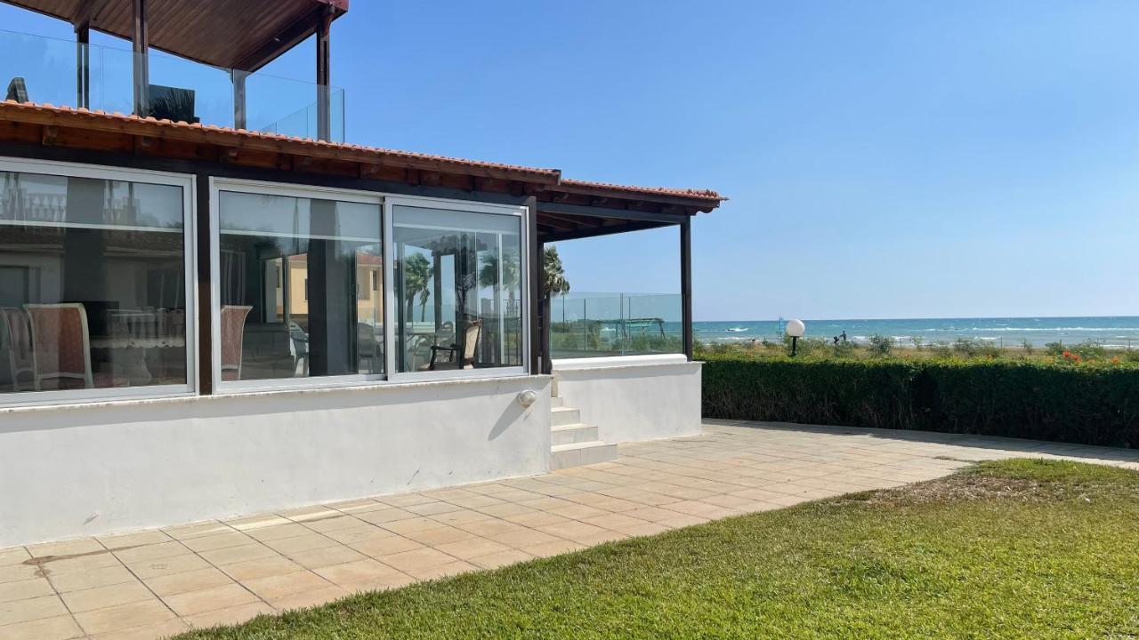 Beachfront Villa - Dasaki Ларнака Екстериор снимка