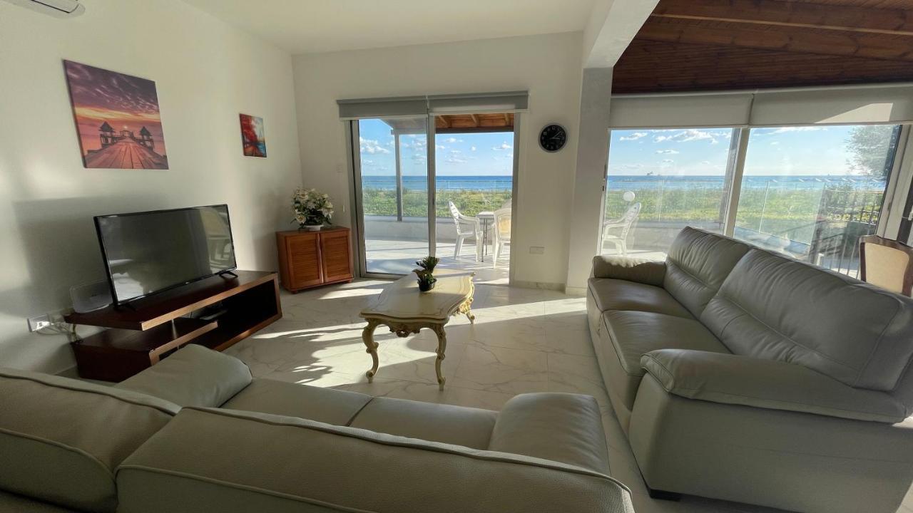 Beachfront Villa - Dasaki Ларнака Екстериор снимка
