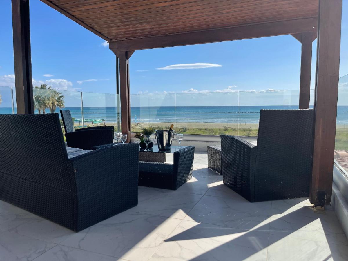 Beachfront Villa - Dasaki Ларнака Екстериор снимка
