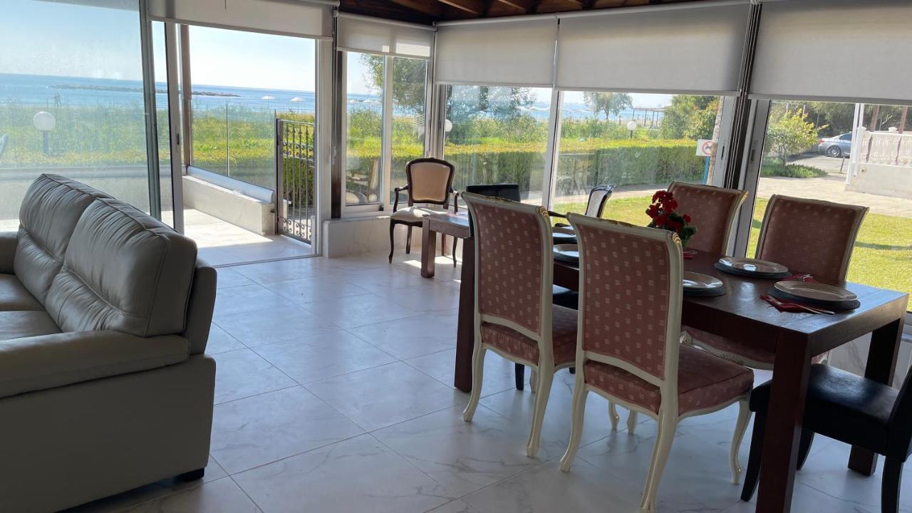 Beachfront Villa - Dasaki Ларнака Екстериор снимка
